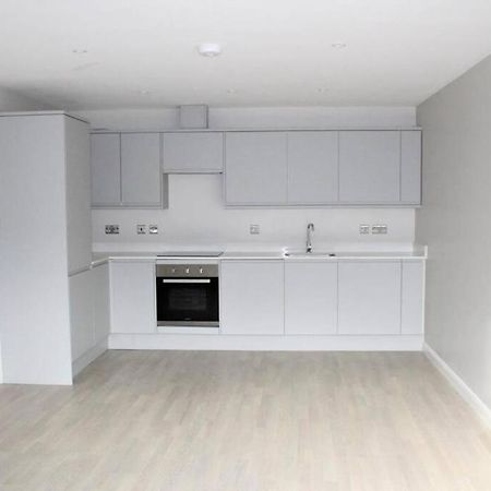 Marvellous New Build 2 Bed Flat - 1 Ophelia Court Apartment Epsom Luaran gambar